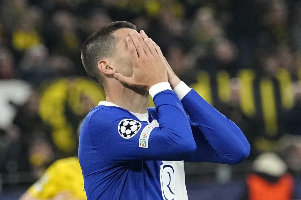 ŠTA MU SE DEŠAVA? Napadač Atletika nije povređen, ali trpi nesnosnu bol