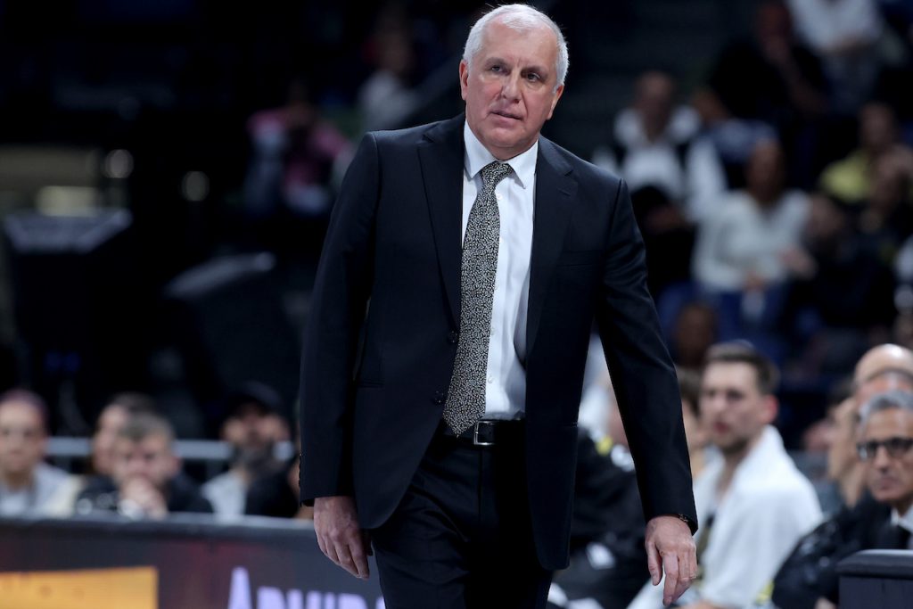 ŽELJKO SE BAŠ IZNERVIRAO: Pale psovke na tajm-autu Partizana (VIDEO)