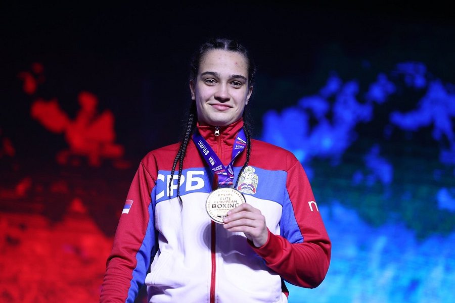 Prva zlatna seniorska srpkinja u boksu – Sara Ćirković!
