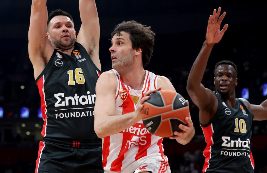 TEODOSIĆ PODIGAO PUBLIKU Trojka Zvezdinog plejmejkera na kraju prve četvrtine (VIDEO)