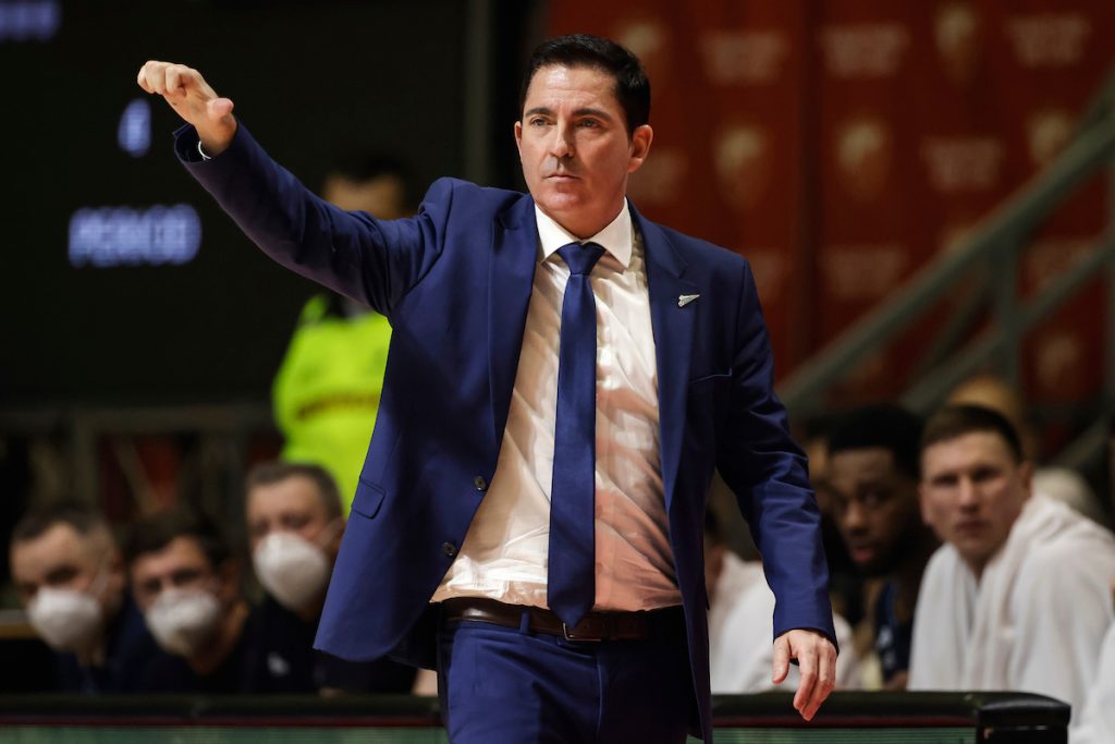 Prva „bomba“ Ćavija Paskvala? Efes „zagrizao“ krupan zalogaj, sprema se ogromna ponuda za „zverku“!