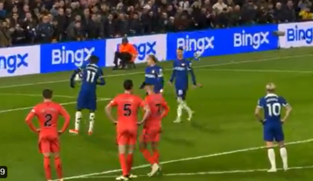 MADUEKE I DŽEKSON OBRUKALI ČELSI ZBOG PENALA Poketino zagrmeo: Sledeći put svi lete napolje! (VIDEO)