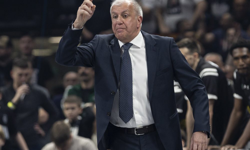 „Delije“ pesmom prizivale Obradovića, a posle ga vređale! (VIDEO)