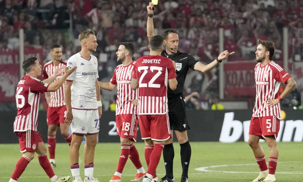 LEPA PREMIJA Vlasnik Olimpijakosa častio igrače za prvi evropski trofej