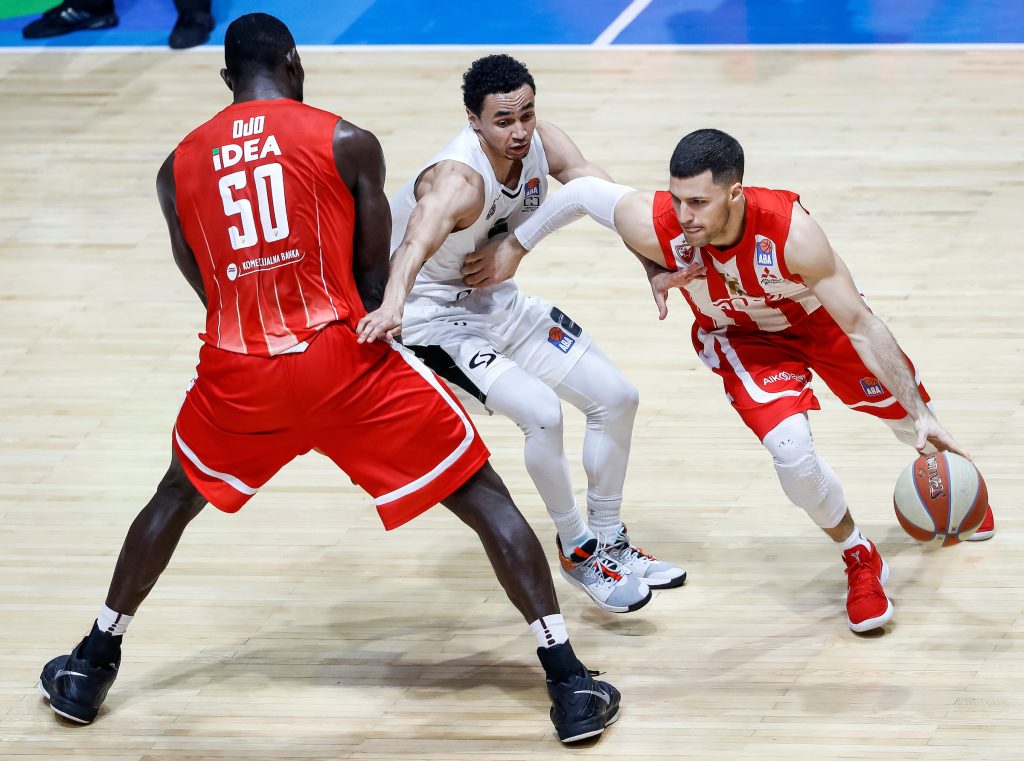 AMERIKANAC PAMTI POSLEDNJE FINALE VEČITIH U SUPERLIGI Ponovo je podsetio „grobare“ na svoj čuveni trokorak (FOTO/VIDEO)