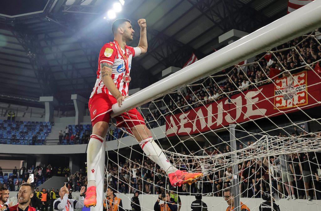 ZAŠTO DRAGOVIĆ MORA DA OSTANE? Nisu to samo kvalitet i ljubav prema Zvezdi, već i oni poljupci pokraj aut-linije (FOTO)