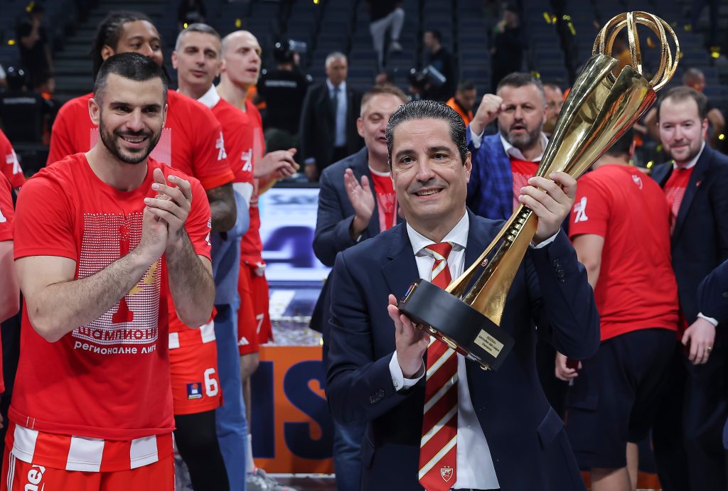 LEGENDA ZVEZDE HVALI SFEROPULOSA Postavio je stvari na mesto, našao svima ulogu i rezultat nije izostao