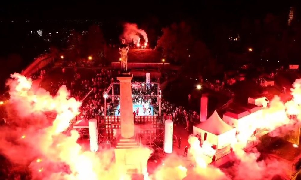 GOREO JE KALEMEGDAN Zvezdini navijači napravili bakljadu tokom boks meča sa bratskim klubom (VIDEO)