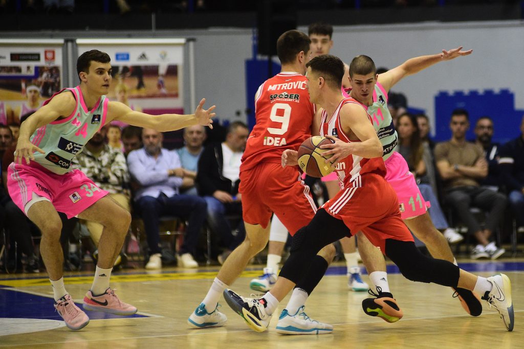 POLUVREME NA NOVOM BEOGRADU Zvezda loše počela, pa se vratila… Na velikom odmoru ima dvocifren višak