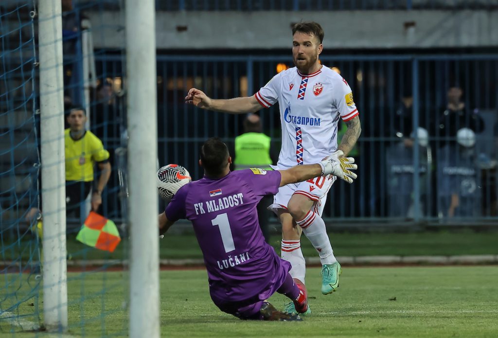 Crvena zvezda igra protiv Mladosti u Užicu, a jedan igrač propušta duel zbog lepog događaja