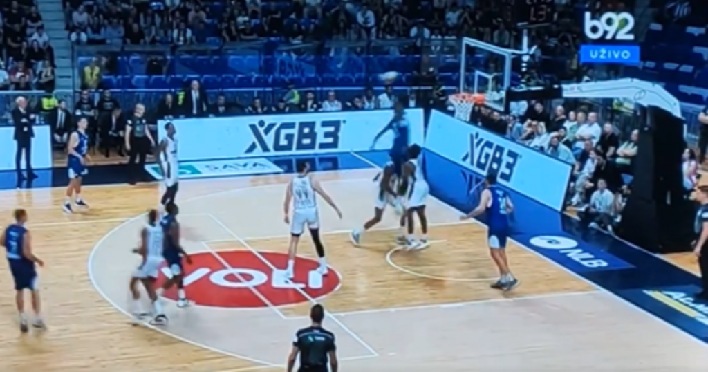 FRANCUZ POLETEO Brutalno zakucavanje Joana Makundua, Ledej i Smit su samo gledali! (VIDEO)