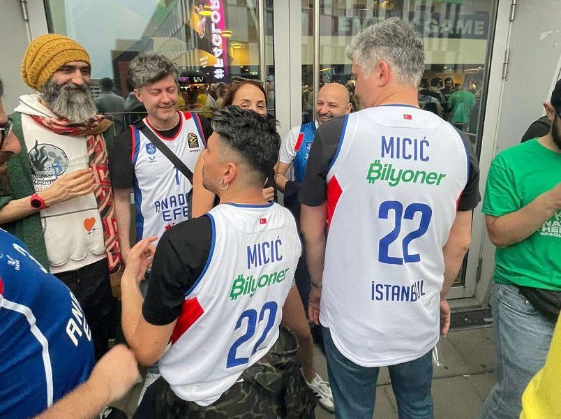 Naše kolege srele navijače Anadolu Efesa u Berlinu, a oni otkrili za koga navijaju