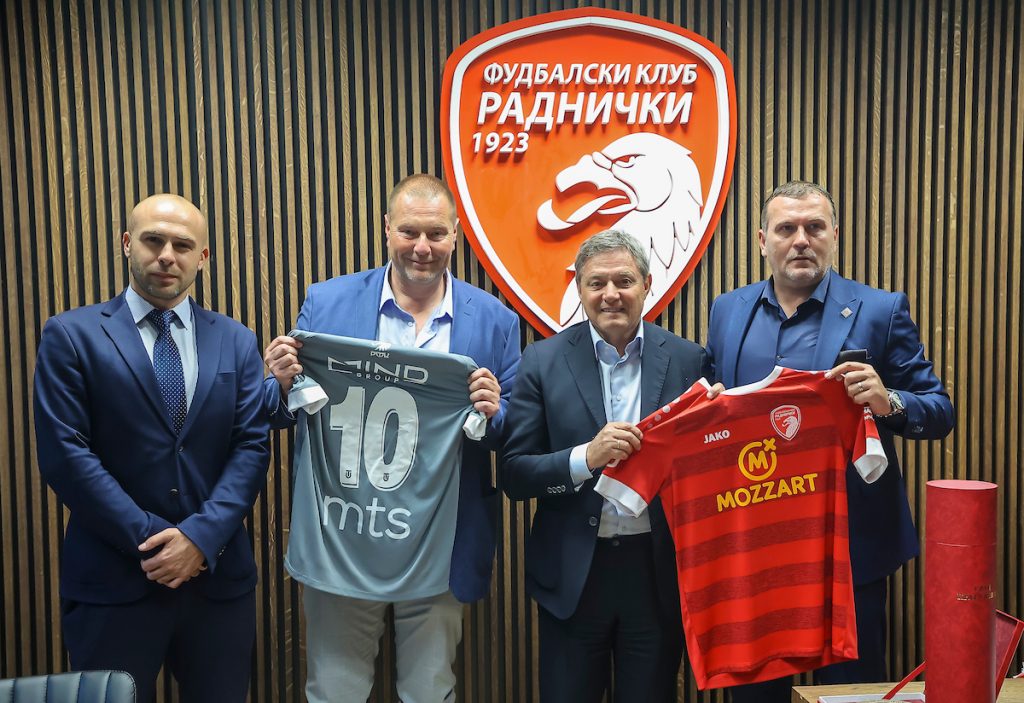 SELEKTOR GLEDA DERBI ZA EVROPU Radnički dočekao legendarnog Piksija, dresovi na poklon (FOTO)