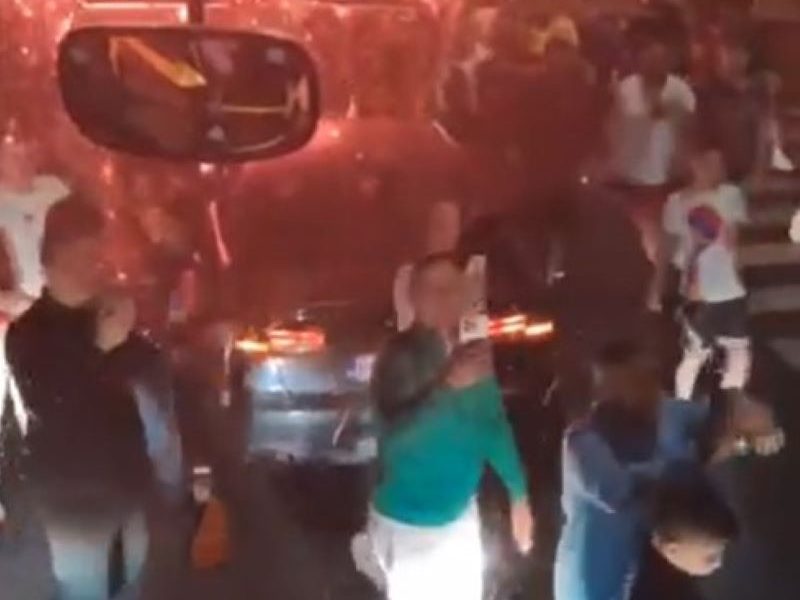 DELIRIJUM Pogledajte kako su navijači i fudbaleri Dečića proslavili istorijsku titulu (VIDEO)