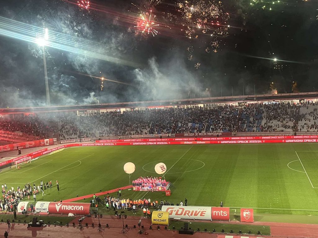 ZVEZDINA SLIKA GODINE Šampioni na podijumu sa peharima, Delije i spektakularan vatromet (FOTO+VIDEO)