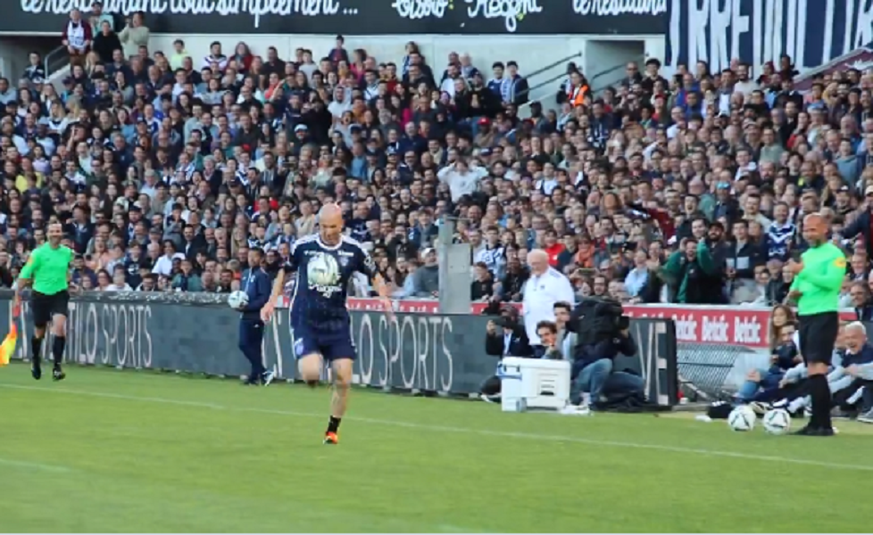 Ima 51 godinu, ali i dalje je maestro! Zidan potezima oduševio navijače: Fudbalski Pikaso! (VIDEO)