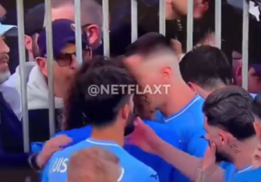 RUŽNE SCENE U ITALIJI Navijači Lacija maltretirali svoje igrače, među njima i bivšeg igrača Voždovca (VIDEO)