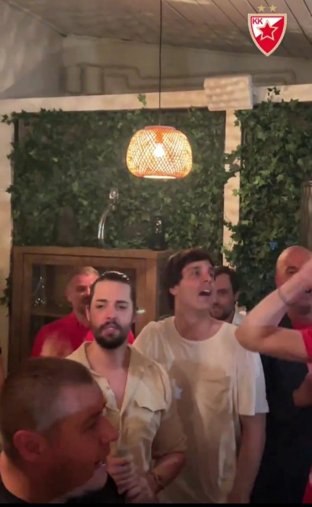 ZVEZDA SLAVILA DO SITNIH SATI Teodosić pevao čuvenu pesmu… Da li je time poslao poruku selektoru Pešiću? (VIDEO)