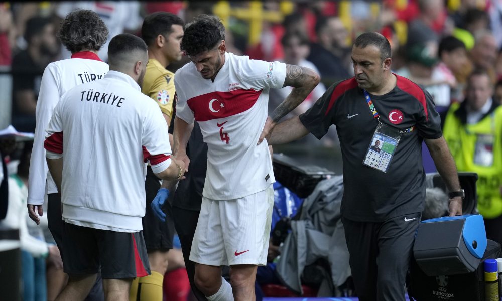 TRAGIČAR DANA Autogolom „unakazio“ svoj tim, zaradio žuti karton, pa se povredio i izašao iz igre (VIDEO)