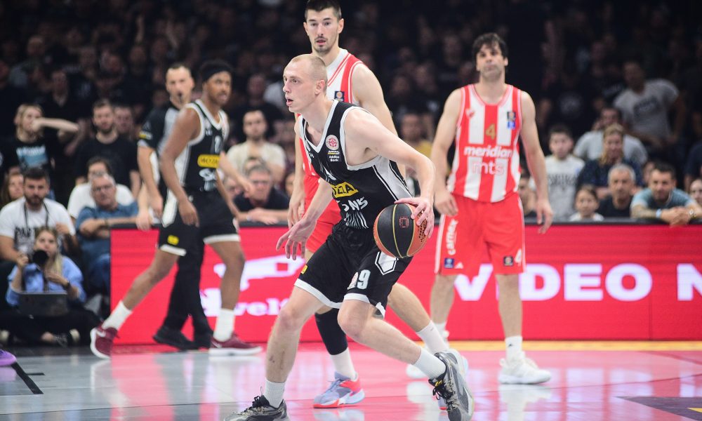 „S**saj, Zvezdo!“ Orila se pesma na svadbi Alena Smailagića… (VIDEO)