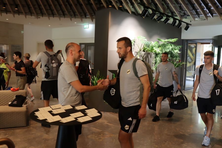 Čukarički doputovao u Sloveniju na pripreme, trener Stanić poručio: Biće još dolazaka