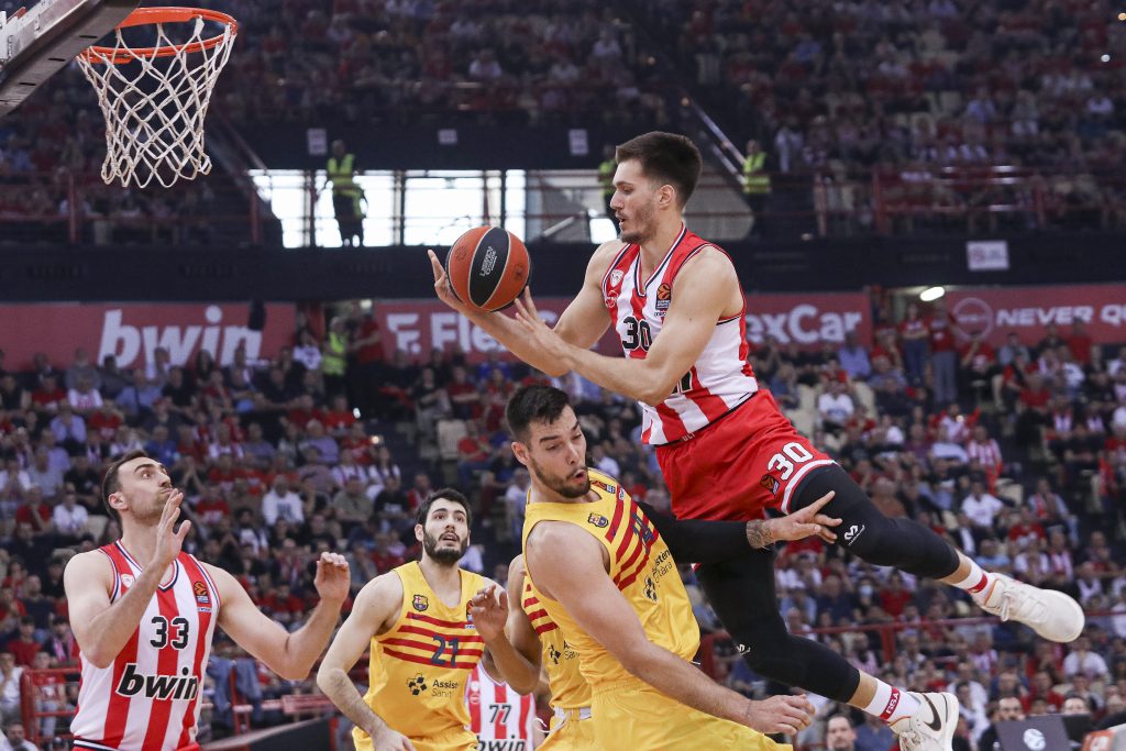 VELIKA ŠANSA ZA ZVEZDU Petrušev je sada višak? Olimpijakos zvanično predstavio miljenika navijača (VIDEO)