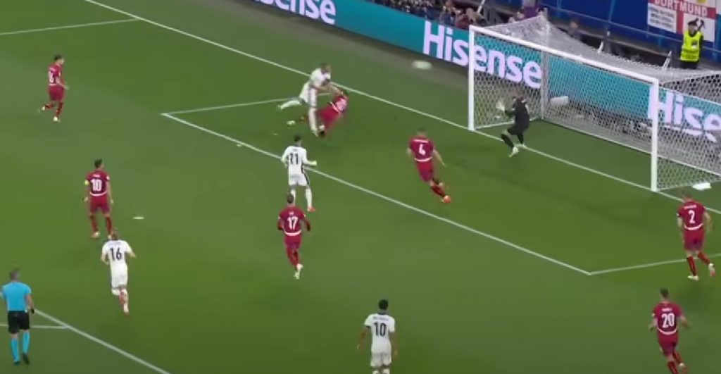 MAESTRALNA REAKCIJA RAJKOVIĆA Golman „orlova“, uz pomoć prečke, osujetio pokušaj Kejna (VIDEO)