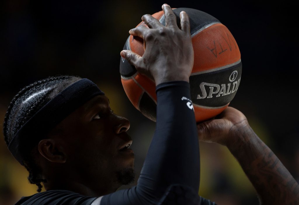 OSVOJIO TITULU, PA GA PRIVELA POLICIJA Košarkaš Panatinaikosa uhapšen zbog svađe sa suprugom