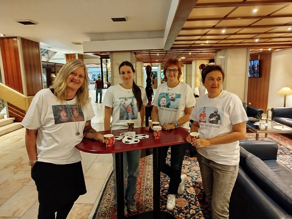 TO JE PRAVA PODRŠKA Posebna koreografija porodice Milinković Savić pred meč sa Engleskom (FOTO)