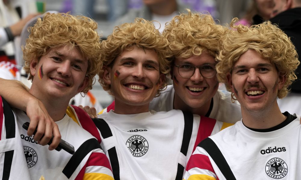 JEZIVE SCENE Napadač izbo trojicu navijača tokom meča Nemačke i Škotske, policija ga likvidirala