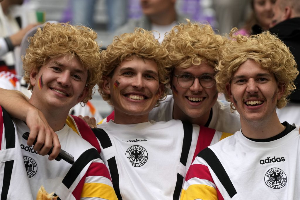 JEZIVE SCENE Napadač izbo trojicu navijača tokom meča Nemačke i Škotske, policija ga likvidirala