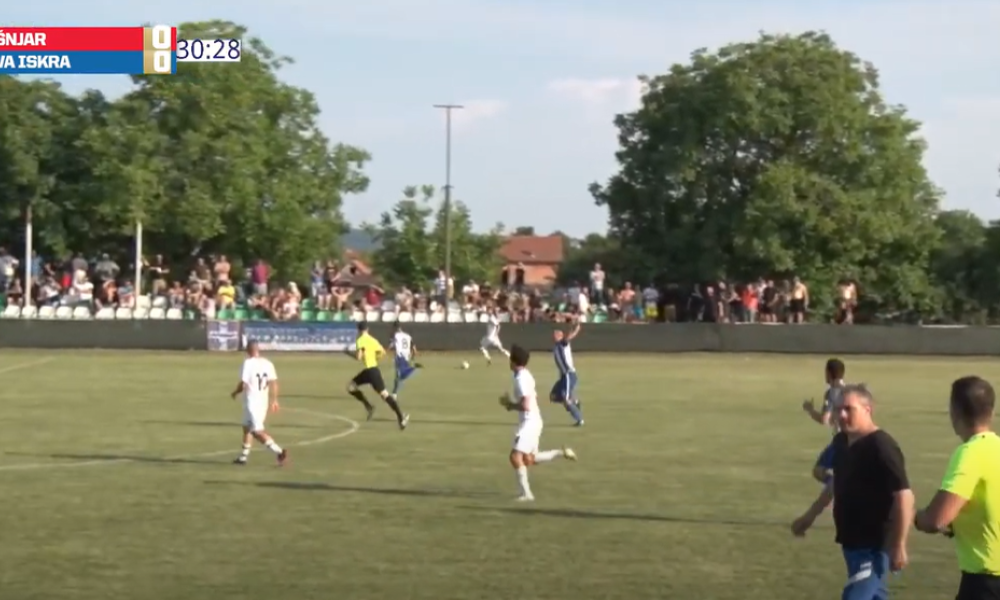 POBESNEO I ULETEO DUBOKO U TEREN Bivši vezista Zvezde hteo da se obračuna sa sudijom, pa isključen s meča! (VIDEO)