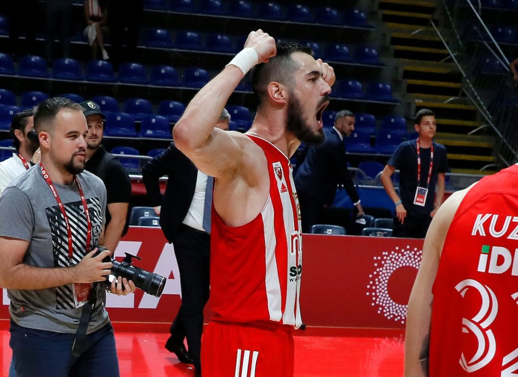 STARO, DOBRO DRUŠTVO Evo kako Nikola Kalinić provodi letnji odmor i čeka početak priprema (VIDEO)