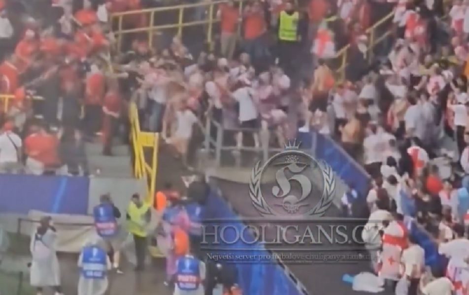 OKRŠAJ U DORTMUNDU Žestoka tuča turskih i gruzijskih navijača na tribinama (VIDEO)