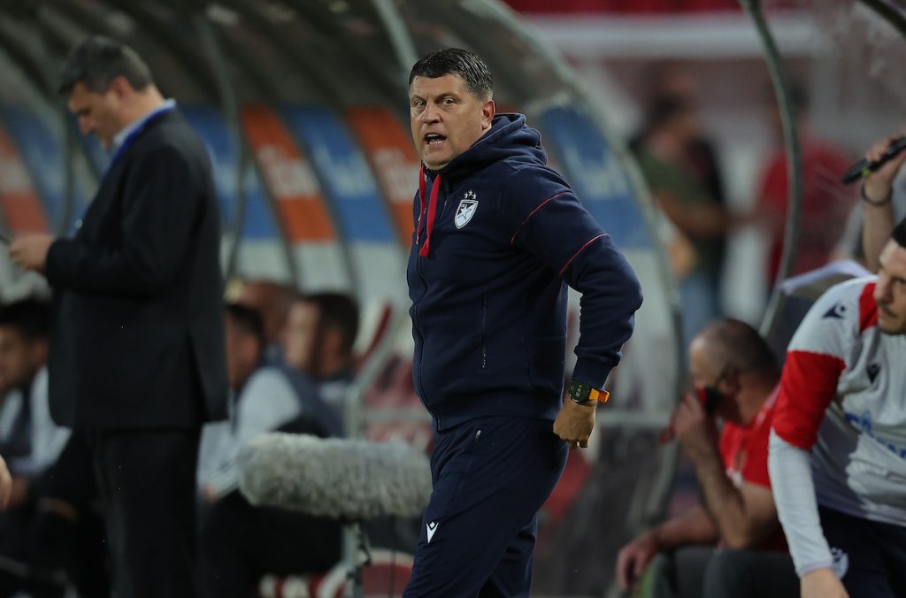 GUŽVA U AUTOBUSU, BIĆE I NA TERENU Milojević pred Rusiju „uzima makaze u ruke“, evo ko bi mogao da bude „katovan“ (FOTO)