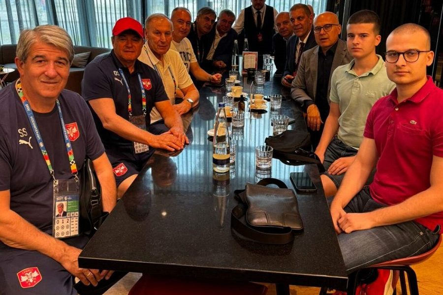 POSETA U MINHENU Premijer Srbije pružio podršku „orlovima“
