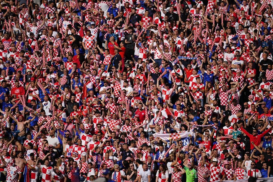 UEFA kaznila Hrvatsku zbog navijača! Evo koliko će morati da plate