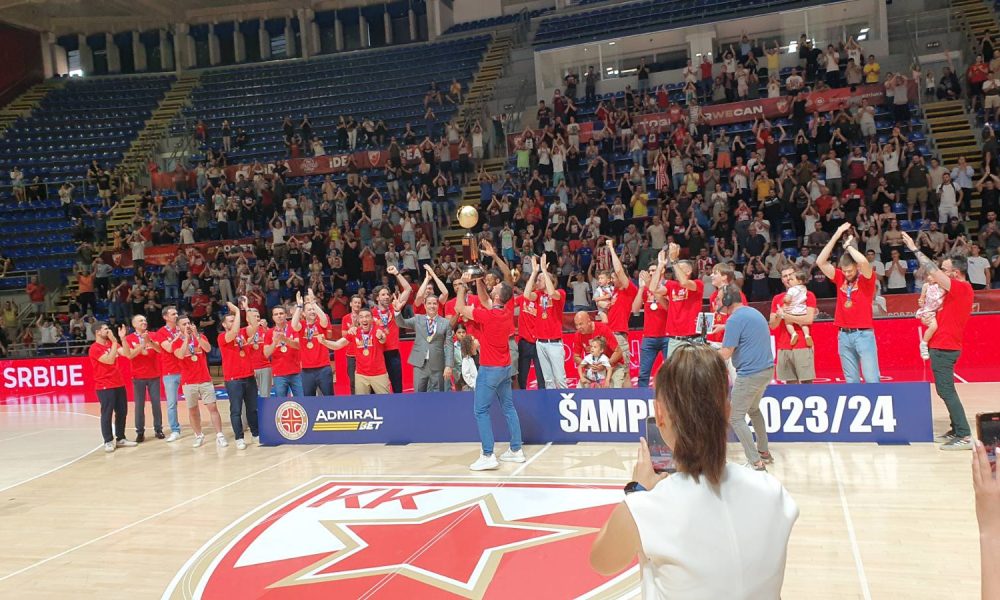 ZVEZDA PODIGLA TREĆI PEHAR U SEZONI Slavlje u „Pioniru“! „Delije“ dočekale Čovića ovacijama! (VIDEO)
