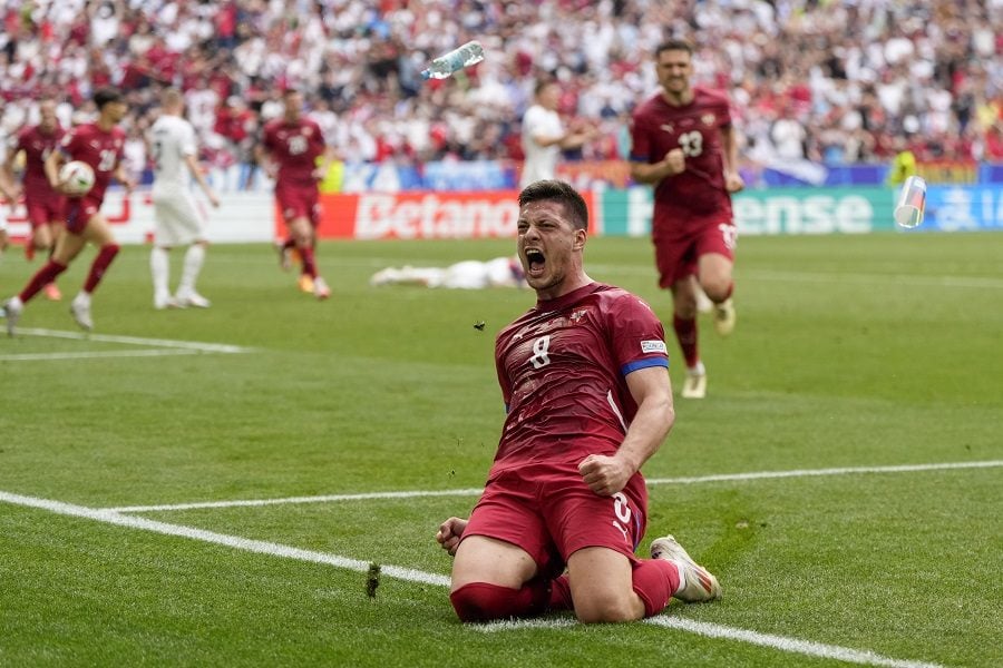 AEK pregazio Škote, Gaćinović asistent, Jović strelac