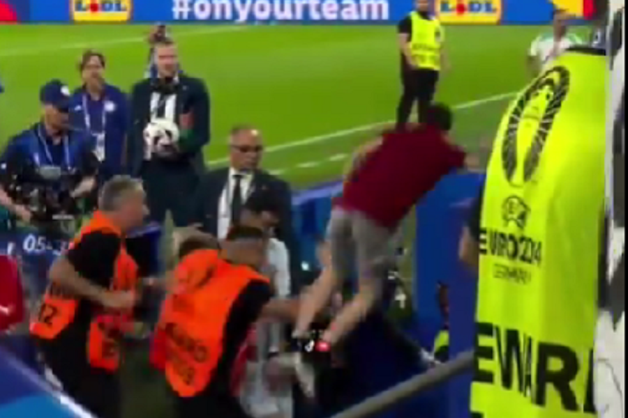 PORTUGALAC U ŠOKU Navijač skočio sa tribina na Ronalda! Kristijano se „zaledio“ (VIDEO)
