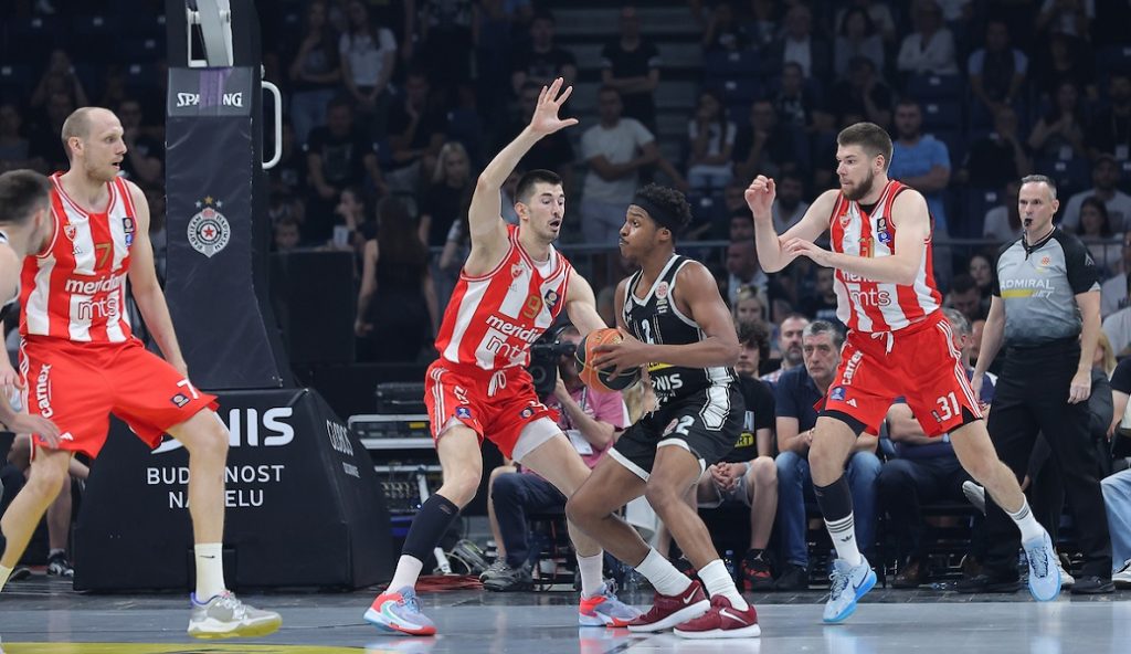 CIRKUS U BEOGRADU Ovako su hrvatski mediji opisali dešavanja na utakmici Partizan – Crvena zvezda