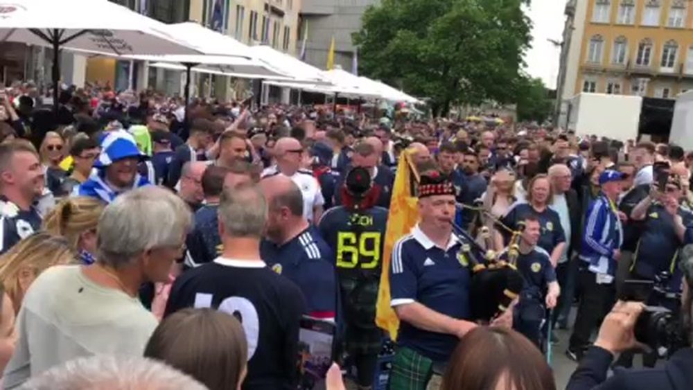 KILTOVI I GAJDE Škoti okupirali Minhen! Sjajna atmosfera na dan otvaranja Evropskog prvenstva (VIDEO)