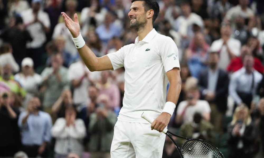 POBEDA BEZ BORBE Đoković je u polufinalu Vimbldona