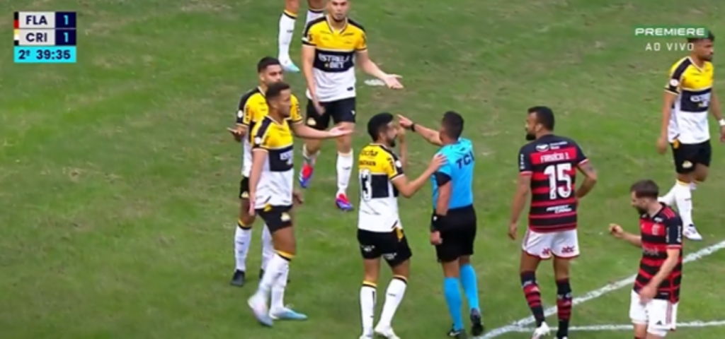 LUDILO U BRAZILU Ovakav penal nikad niste videli! Dve lopte su bile na terenu, a onda… (VIDEO)