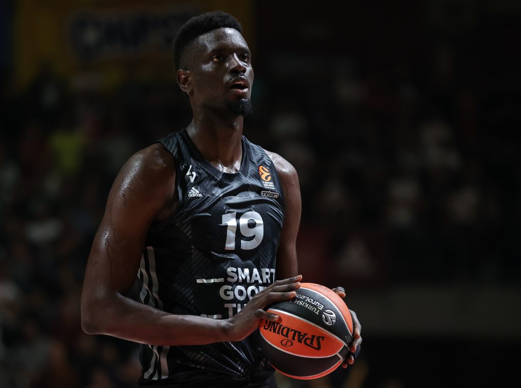 BARSA ZAVRŠILA „METRE“ U REKETU Jusufa Fal stigao u Kataloniju da zaustavi Ibaku i Tavaresa