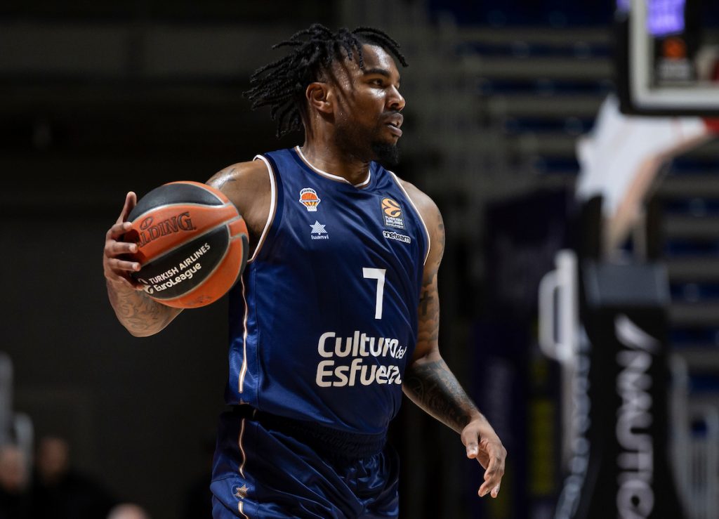 BIO JE ŽELJA PARTIZANA Džons je pomalo iznenađujuće izabrao gde će da nastavi karijeru! (FOTO)