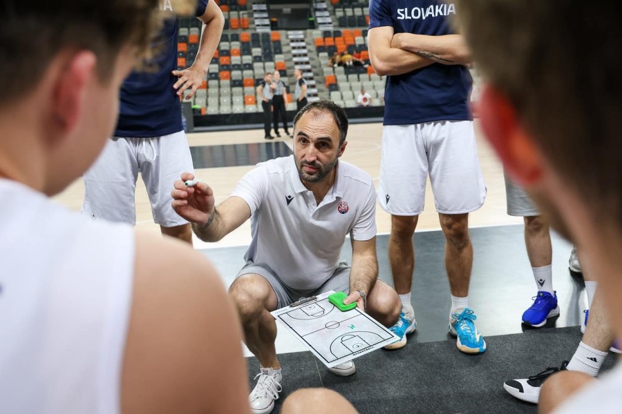 NENAD MILOŠEVIĆ SRUŠIO HRVATE Slovačka slavi niškog trenera