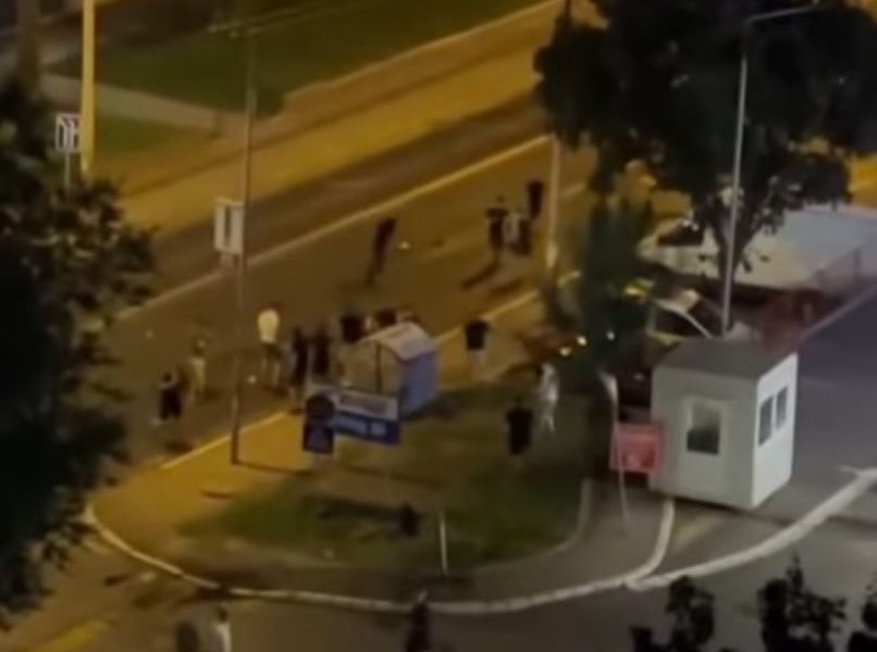 UŽAS Tuča navijača u Beogradu! Automobilom se zaleteo u ljude, ima povređenih (VIDEO)