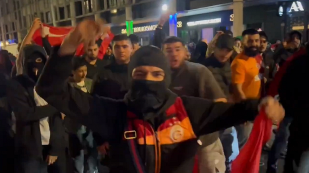 STRAŠNO Turci pravili haos posle eliminacije! Jezive scene u dva holandska grada (VIDEO)