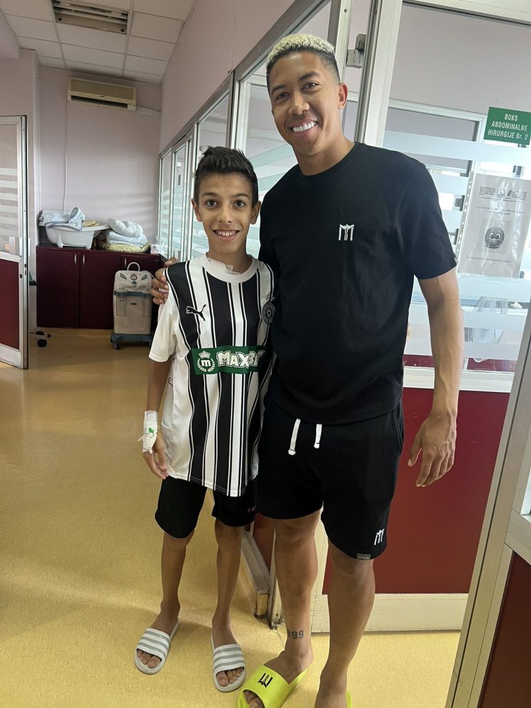 HUMANI BRAZILAC Saldanja posetio hrabrog dečaka Viktora čije je stanje zabrinulo Srbiju (VIDEO)